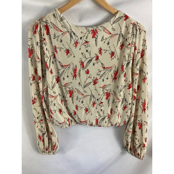 ASTR the Label V Neck Pleated Floral Crop Long Sleeve Top Size Medium - Picture 5 of 5